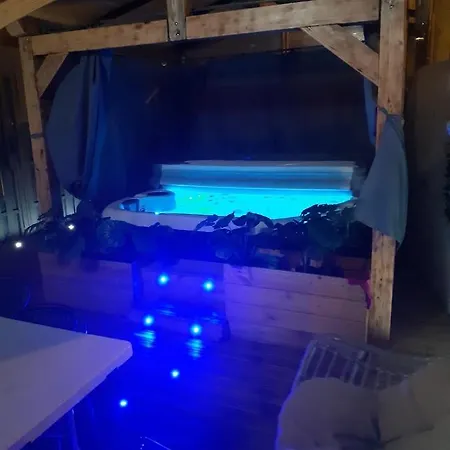 Maison Centre Jacuzzi Jardin Et Climatisation 別荘