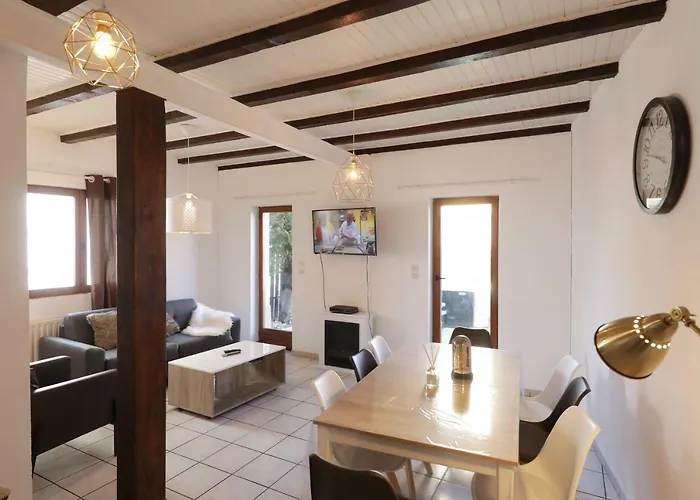 Maison Centre Jacuzzi Jardin Et Climatisation Prázdninový dům *